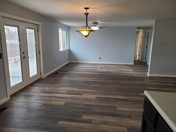 3rd image of 60 Leo Dr