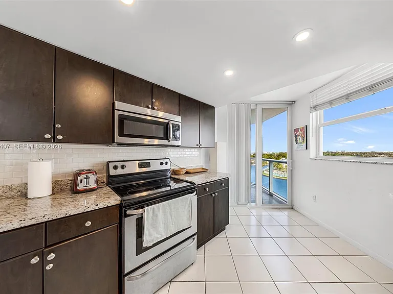 5880 Collins Ave #1007 — Photo 6