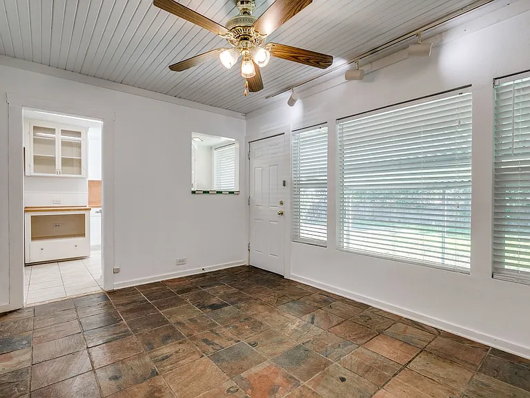 206 Chevy Chase Dr — Photo 6