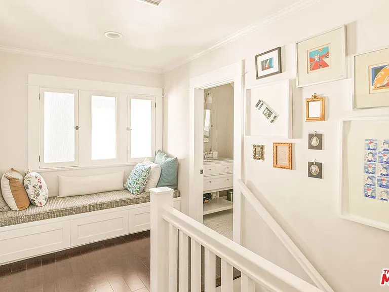 2102 N Bronson Ave — Photo 24