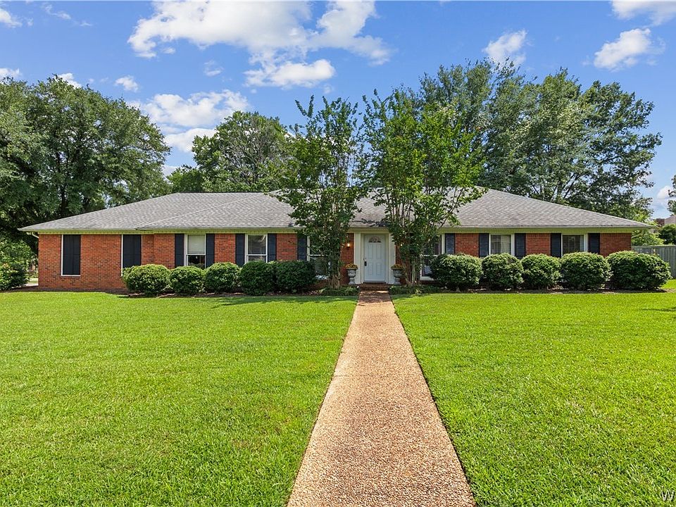 1st image of 621 Fair Oaks Ln