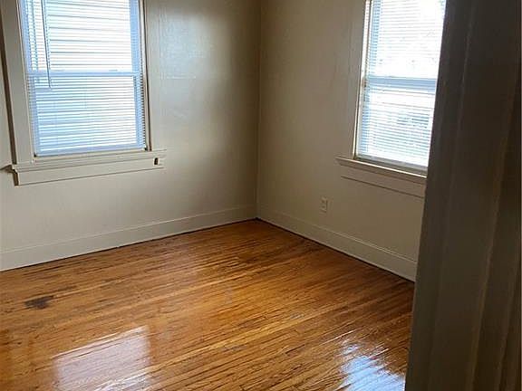 4th image of 152 Victor Ave