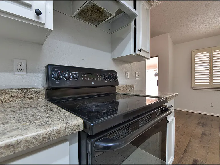 7113 Orizaba Ave — Photo 19