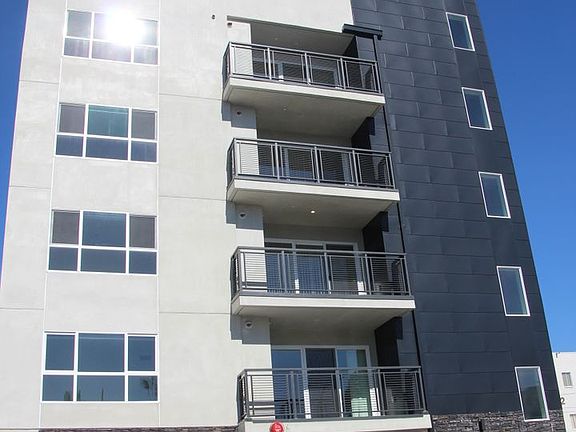 2nd image of 3945 Ingraham St #302