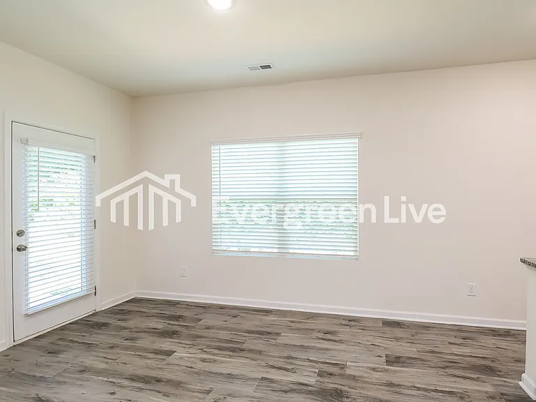 267 E Catawba Ave — Photo 10