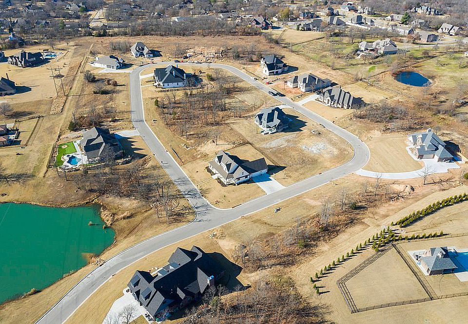 1st image of 5000 Maplewood Ln