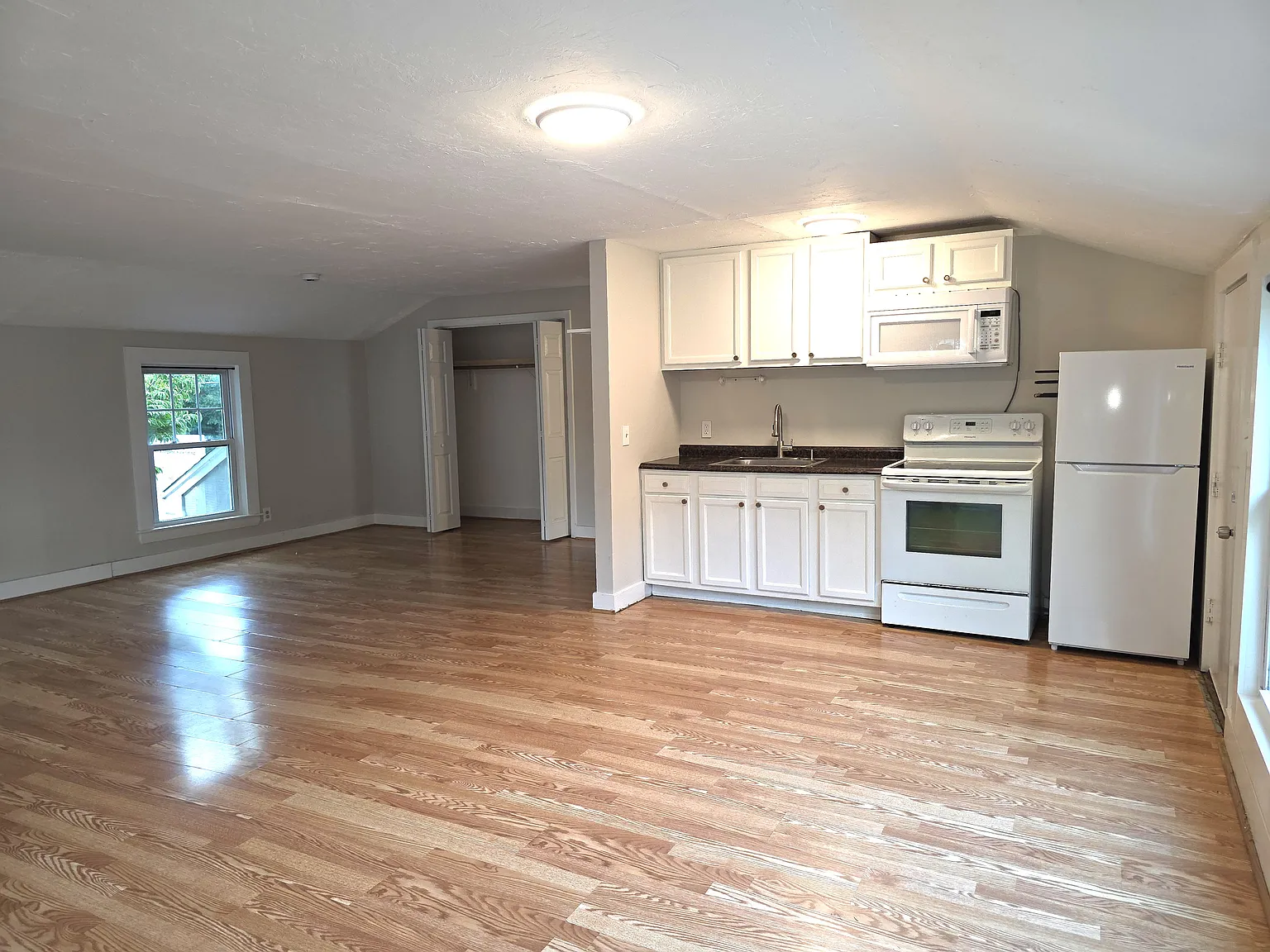 Studio, 480 sqft, $1,950 — Photo 3