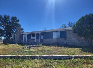315 W Duncan Ave, Mertzon, TX 76941