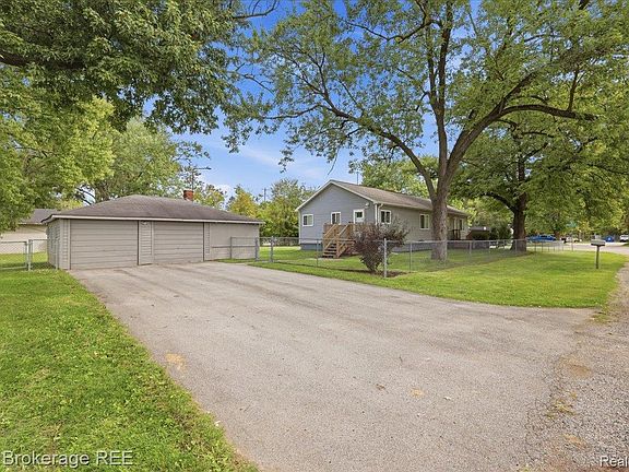 3rd image of 3399 Richfield Rd