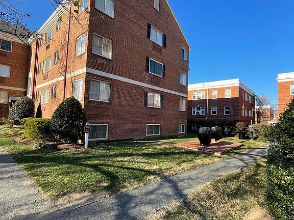 3rd image of 820 A S Washington St #125
