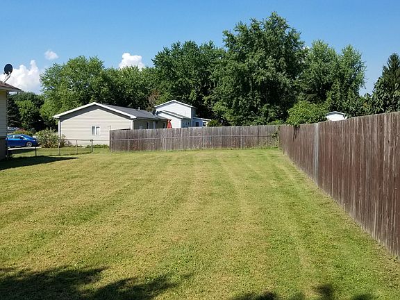 3rd image of 2748 Pleasant Dr NE