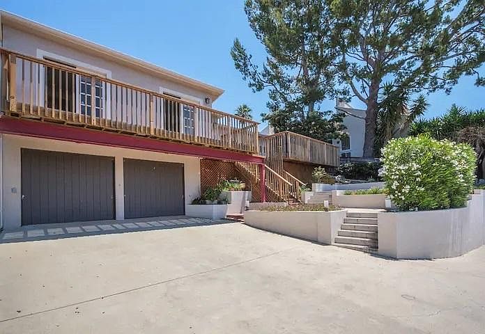 1st image of 2940 Seabreeze Dr