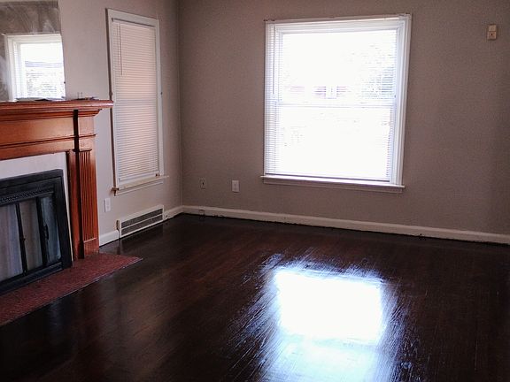 2nd image of 15240A Young St