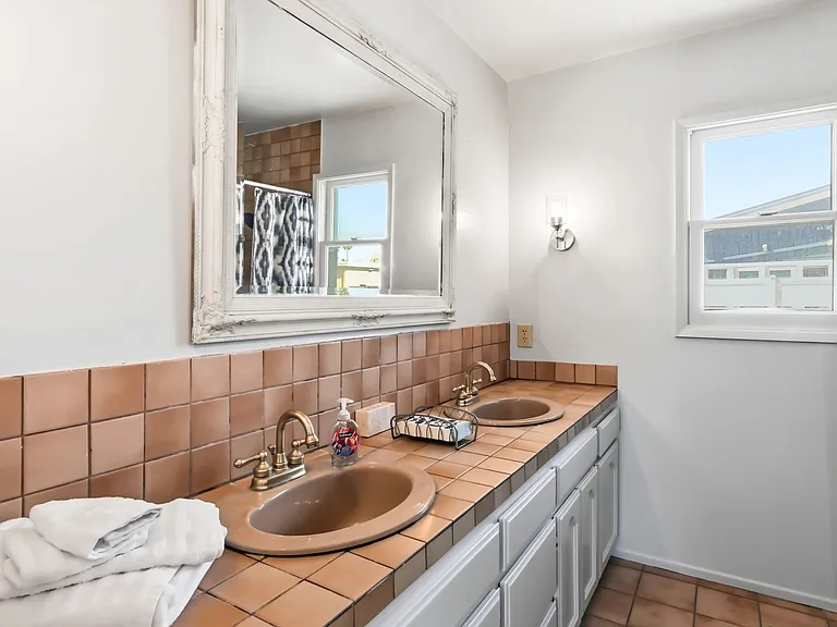 2104 E Ocean Blvd — Photo 30