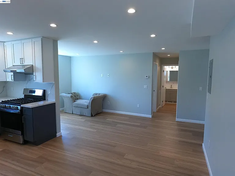 720 Foothill Blvd — Photo 4