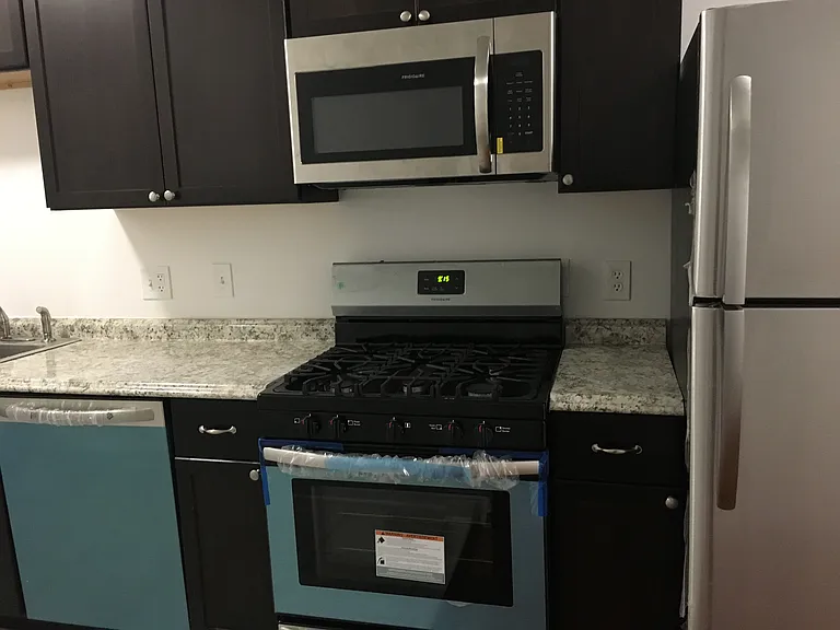 1223 Queen St NE #2 — Photo 12