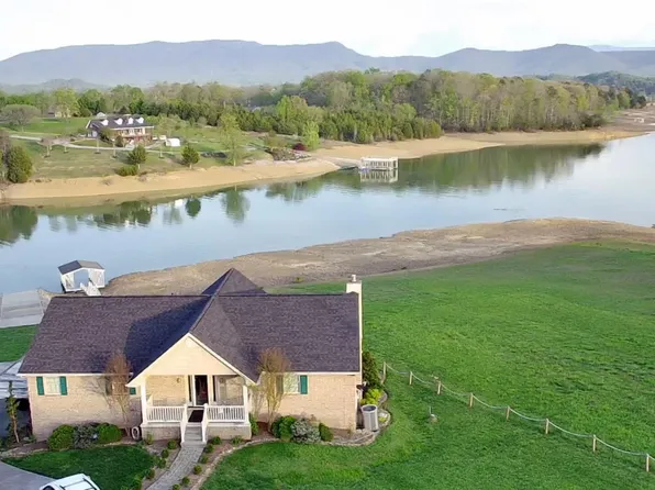 1820 Harbor Hills Ln, Dandridge, TN 37725