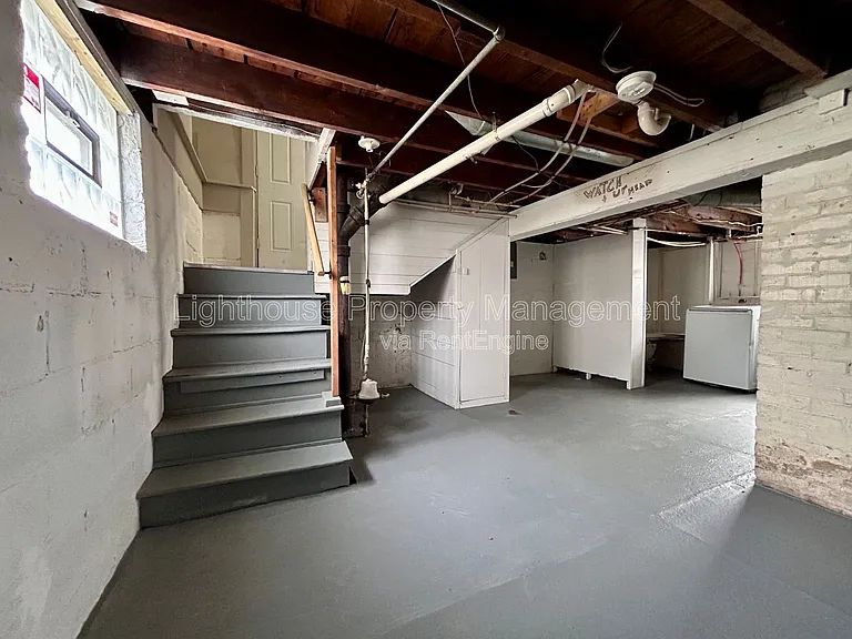 1126 Holt St — Photo 8