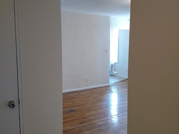 3rd image of 93-35 Lamont Ave #6G