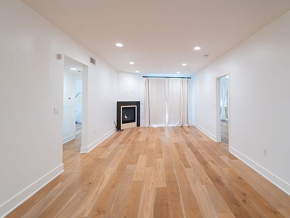 3rd image of 7133 Hawthorn Ave APT 206