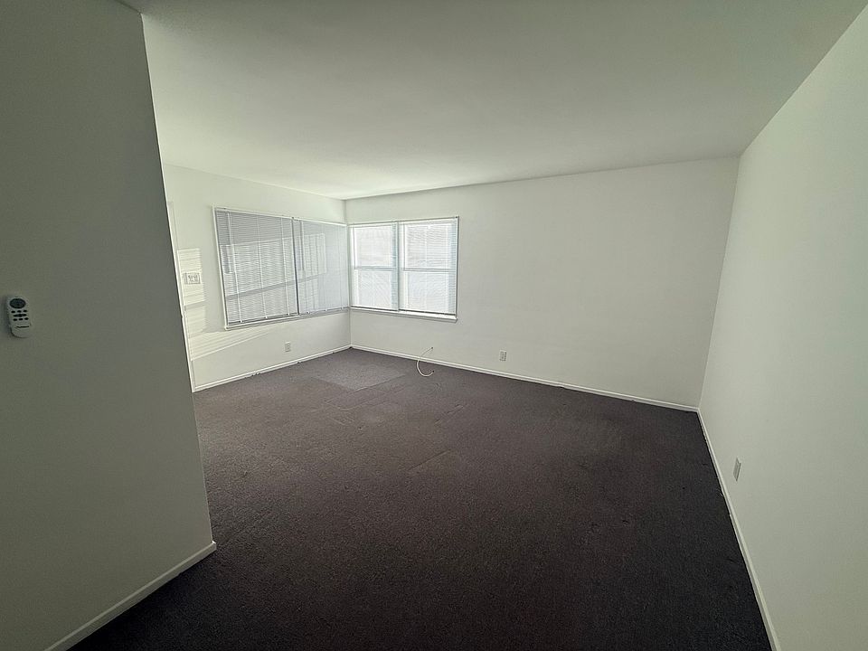1st image of 824 Wellesley Ave #1