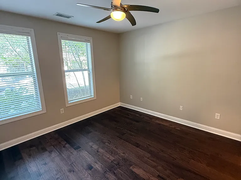 950 Perry St — Photo 18