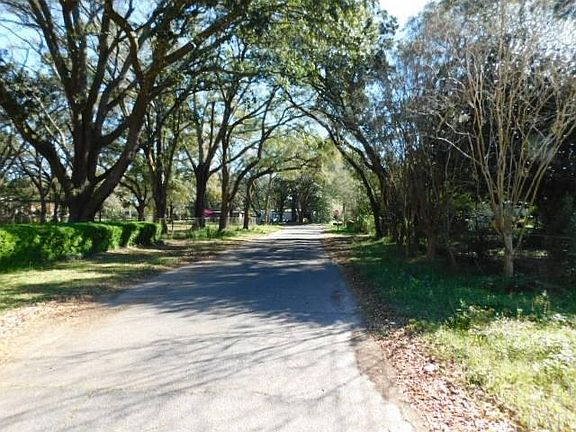4th image of 4 Hill Dr