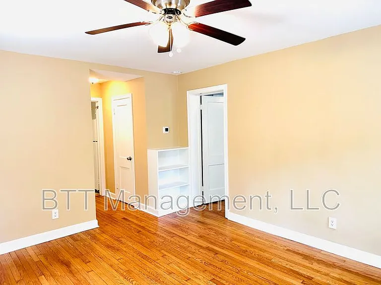 907 Hudson Ave #3 — Photo 11