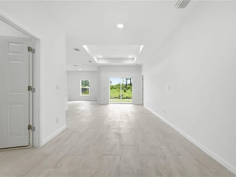 1018 Kent St E — Photo 4
