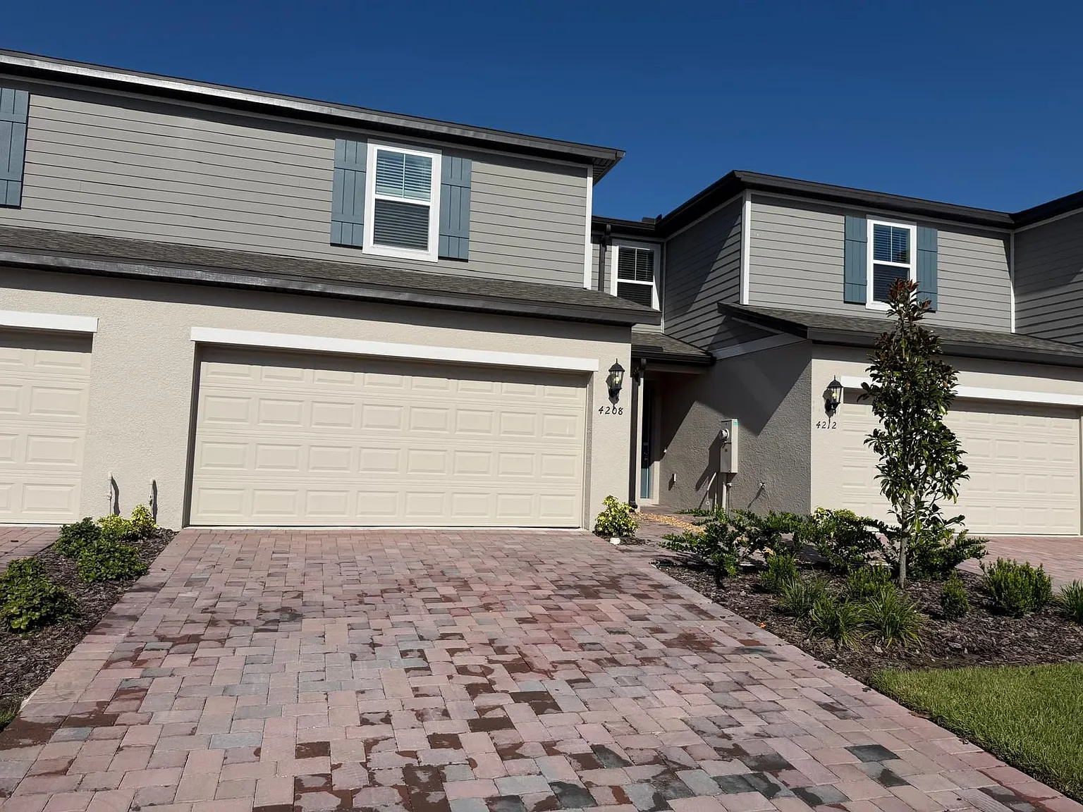 3 bed, 2.5 bath, 1566 sqft, $2,400 — Photo 2