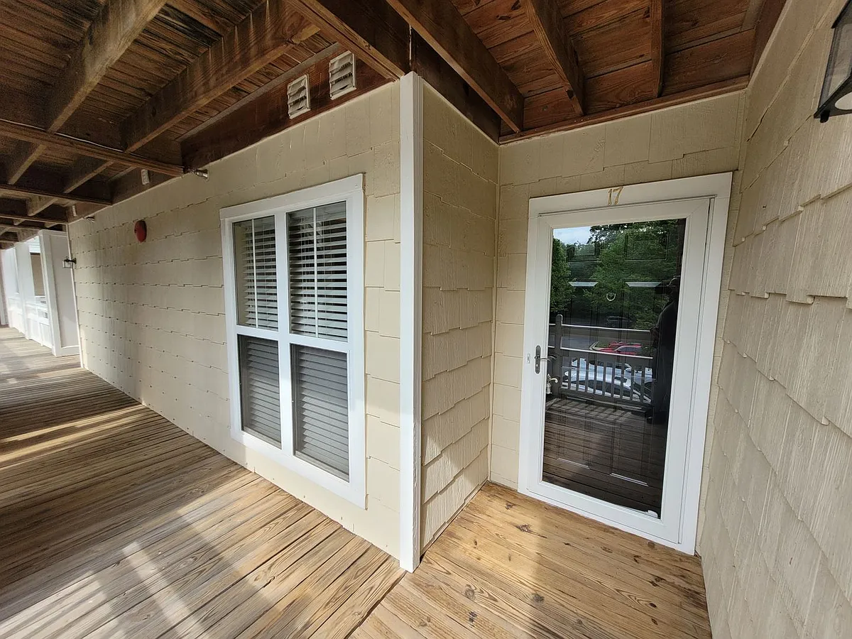 Building Photo - 940 Jetton St #17