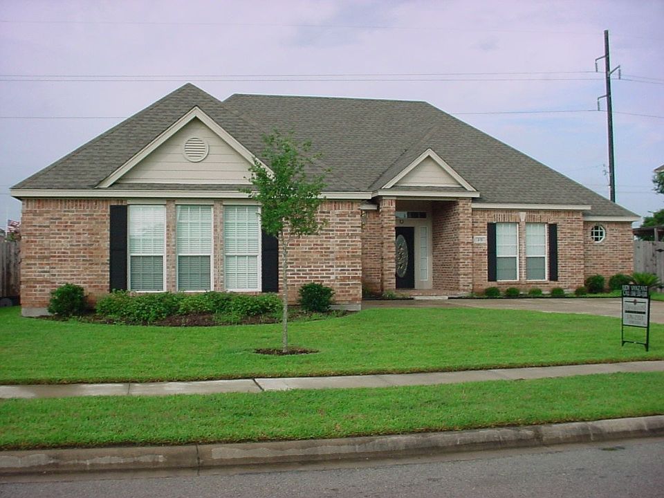 2nd image of 315 Northampton Cir