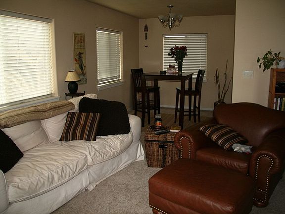 apt 2 living room