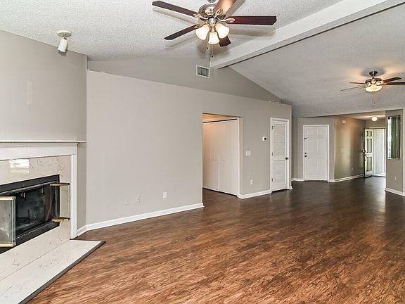 3rd image of 946 Long Lake Dr