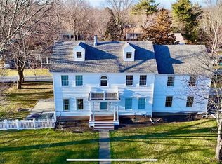 17 Mosher Dr, Barrington, RI 02806