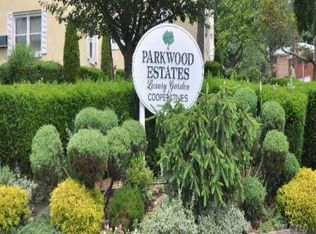 25117 71st Rd, Bellerose, NY 11426