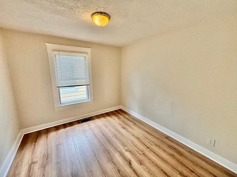 3911 Larkwood Ave — Photo 7