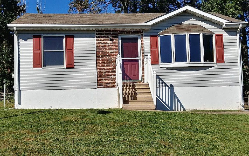 2nd image of 709 Gray Mount Cir
