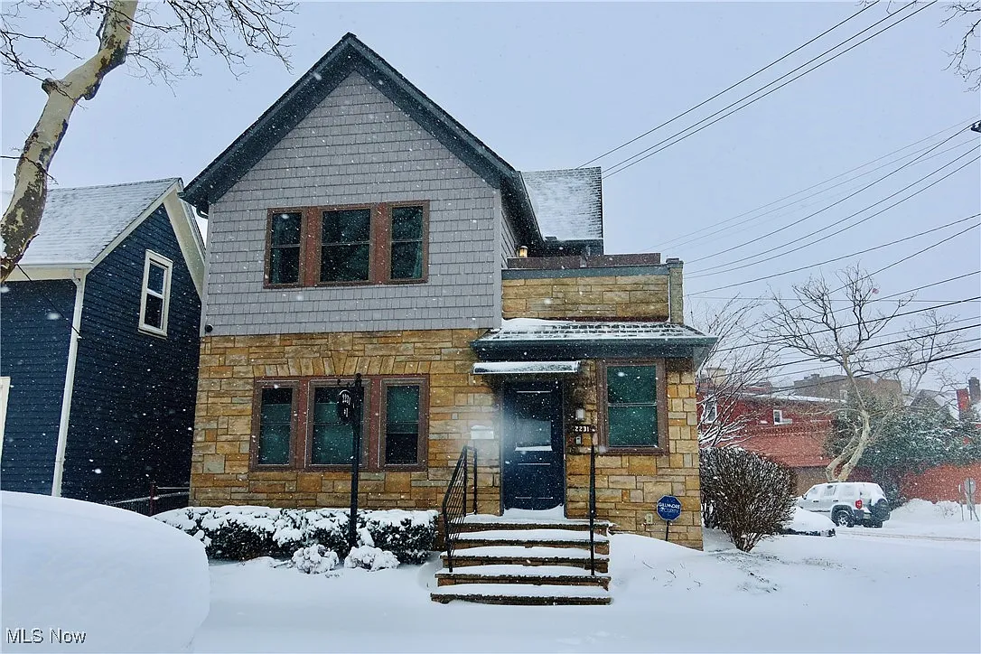Building Photo - 2231 W 10th St #2