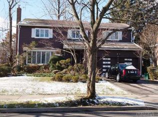 77 Fairview Dr, Albertson, NY 11507