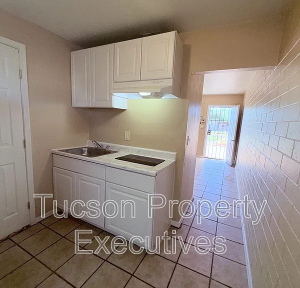 232 W Flores St #7 — Photo 2