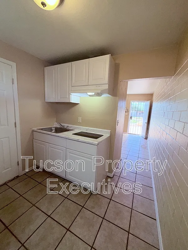 Building Photo - 232 W Flores St #7