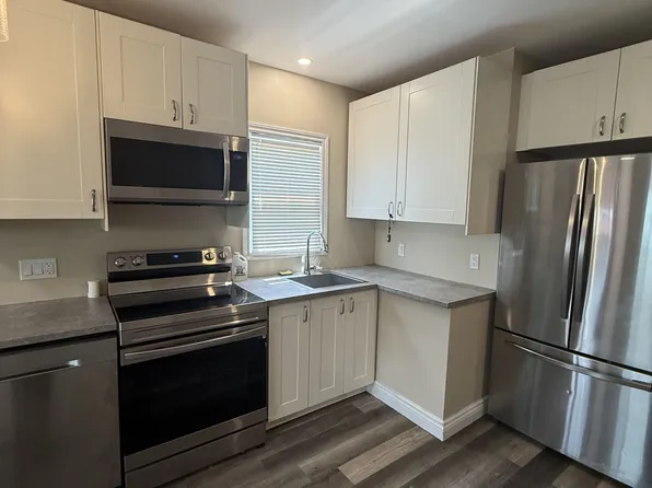 33 Concord Ave, Saint Catharines, ON L2M 5N5