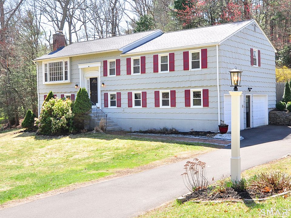 1st image of 33 Chestnut Hill Road