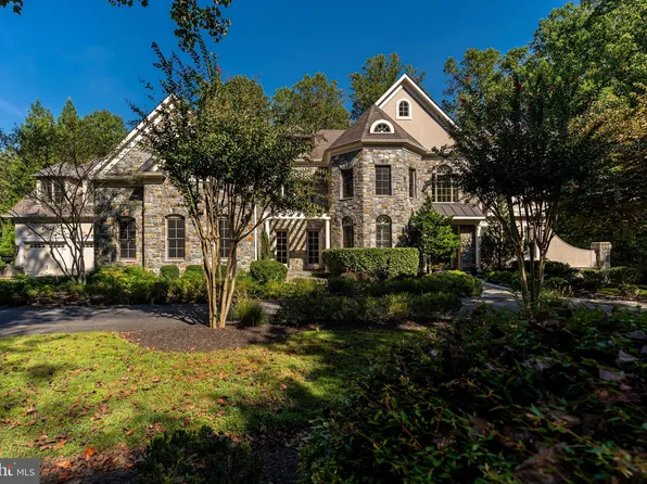 7101 Saunders Ct, Bethesda, MD 20817