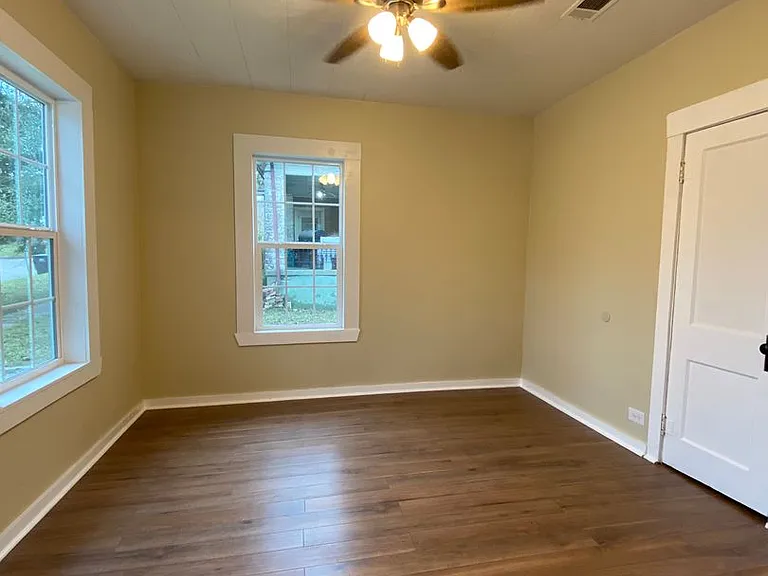 904 N Main St — Photo 6