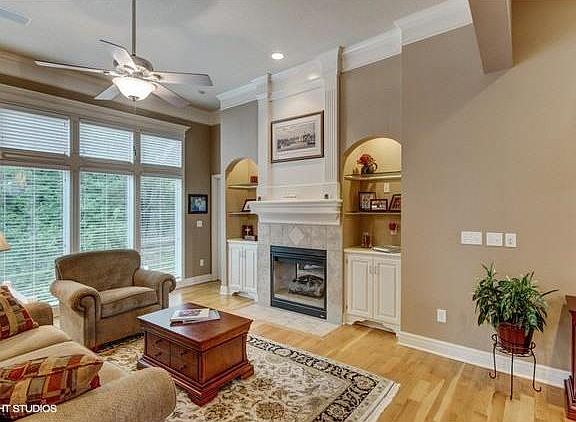 2nd image of 10808 N Saint Clair Ct