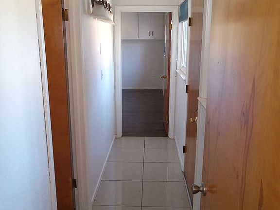 5th image of 812 N Broadway St