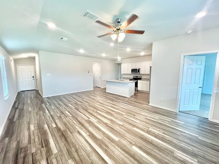 7303 Gilbert Dr — Photo 4