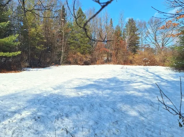 4 Mountain Rd, Holyoke, MA 01040